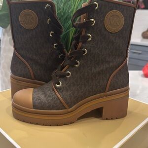 Micheal Kors Corey Bootie Brown Size 8